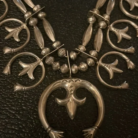 Vintage Native American sterling silver Squash necklace 28 inches long - Picture 3 of 6